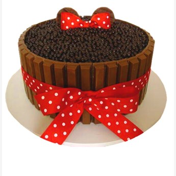 KitKat Chocolates Cake