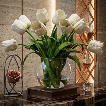 Vase with 10 Stems of White Pretty Tulips