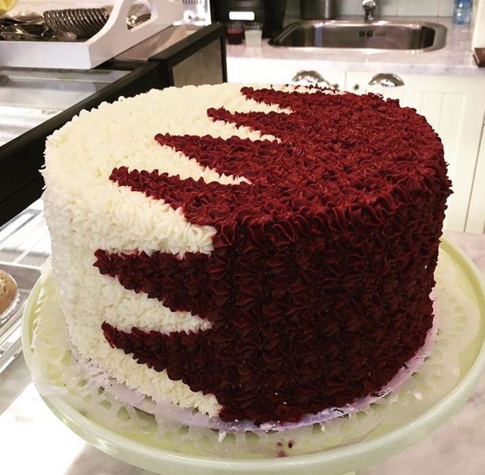 Qatar National Day flag colour cake