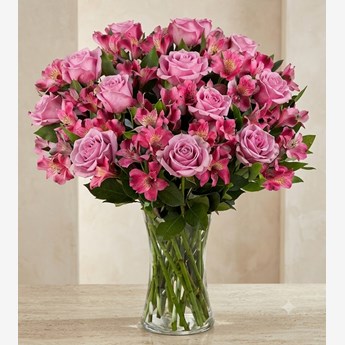 Pink Roses Bouquet in Glass Vase